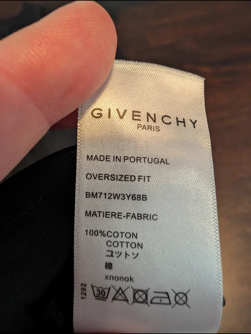 Givenchy Black Tee with Red Star Logo, Mens XL - Picture 7 of 9